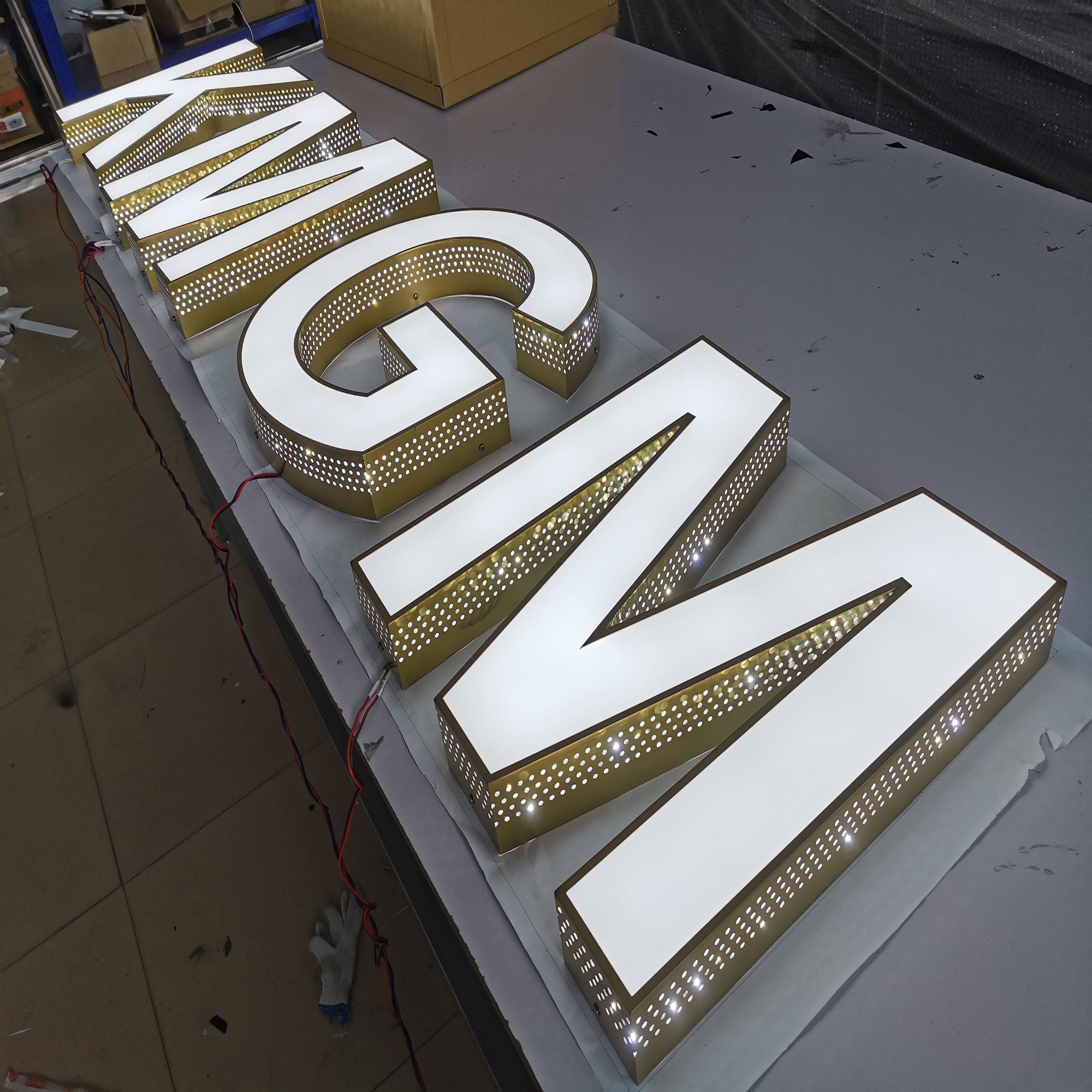 Waterproof Business Custom Punching Holes Led Channel Letters Front-lit LED Advertising Face Illuminated Channel Letter Sign