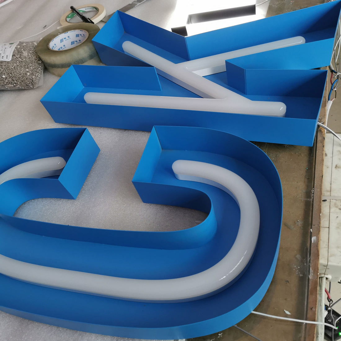 Frontlit 3D LED Faux Neon Signs Illuminated Acrylic Letters with Metal Channels Exterior Signs