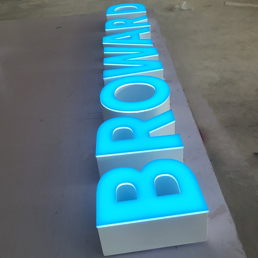 Custom Wall Letters Signage Outdoor Illuminatad Channel Letter Signs 3D Lighting Stainless Steel Letters Advertising Signages