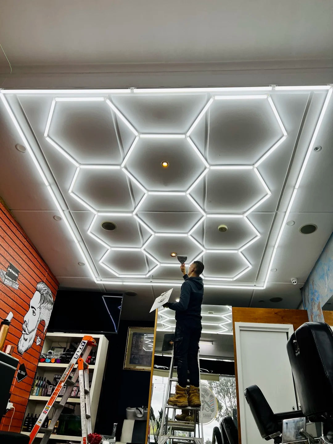 Professional 11-Hole Hexagon LED Honeycomb Light – Ultra-Bright Garage, Car Wash & Office Lighting Solution